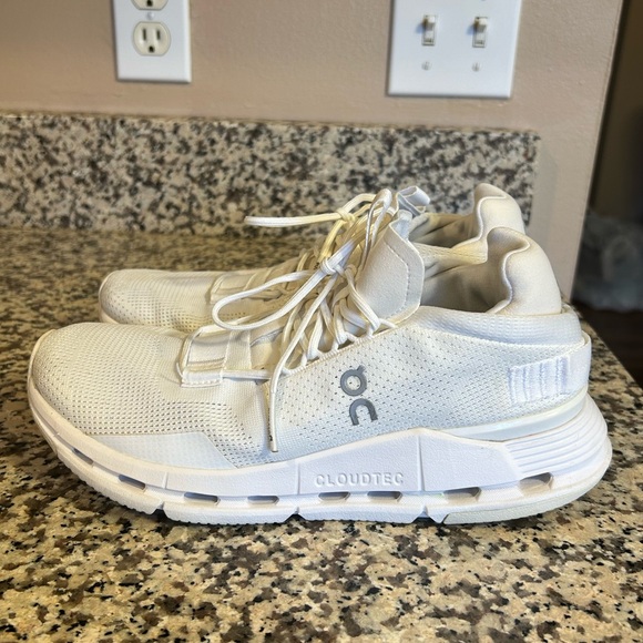 On Running Shoes - ONCLOUD CloudNova Size 8 White